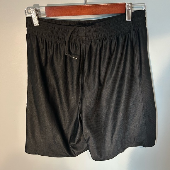 MENS SHORTS - Picture 2 of 3